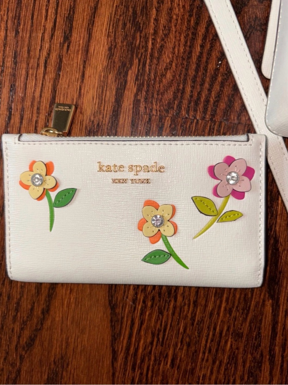 kate spade White Floral Appliqué Leather Crossbody **wallet included - Picture 5 of 8
